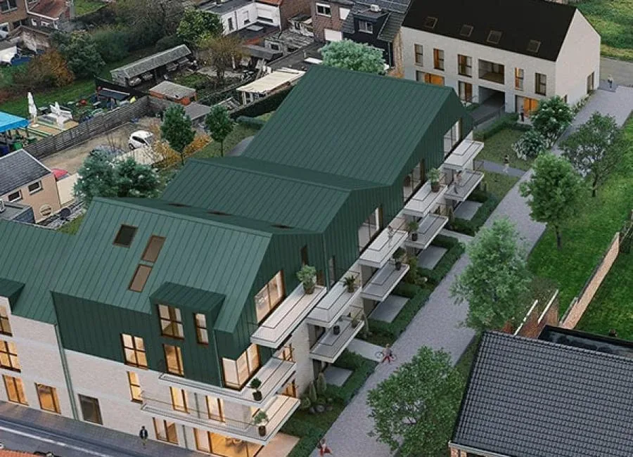 Luchtbeeld van Denderlink met groene daken en balkons, omringd door tuinen