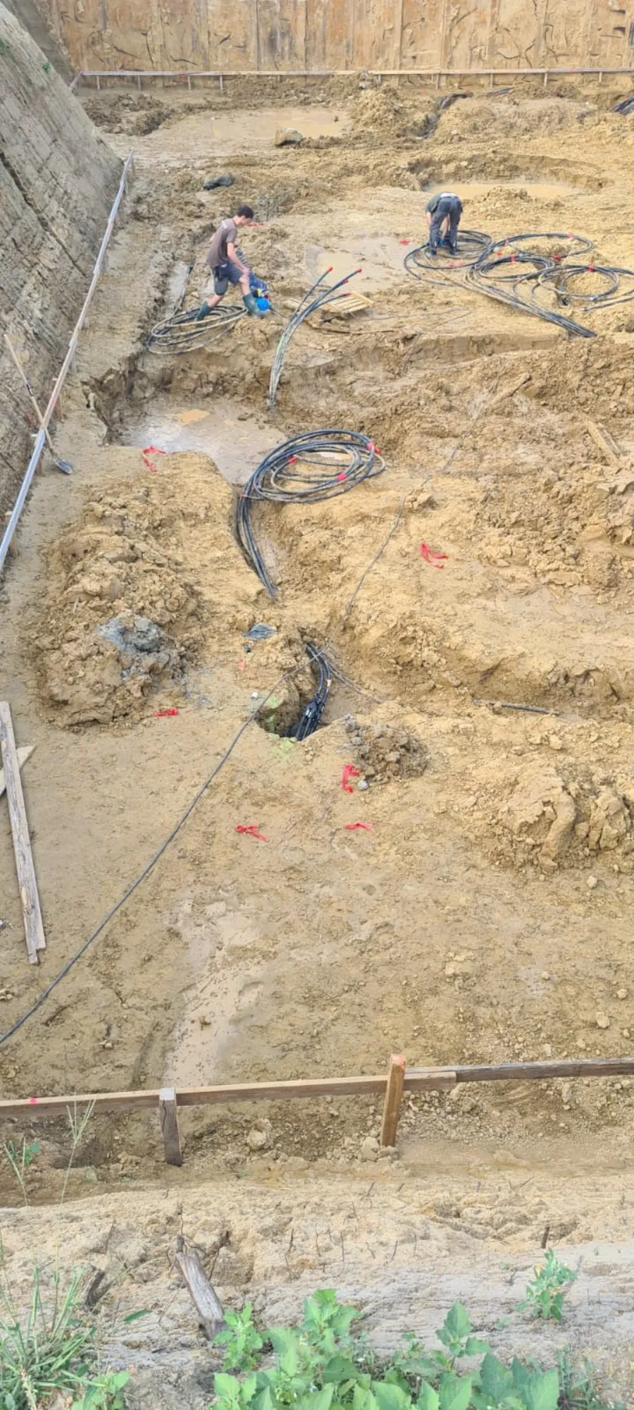 Zicht op de bouwput en kimstrook